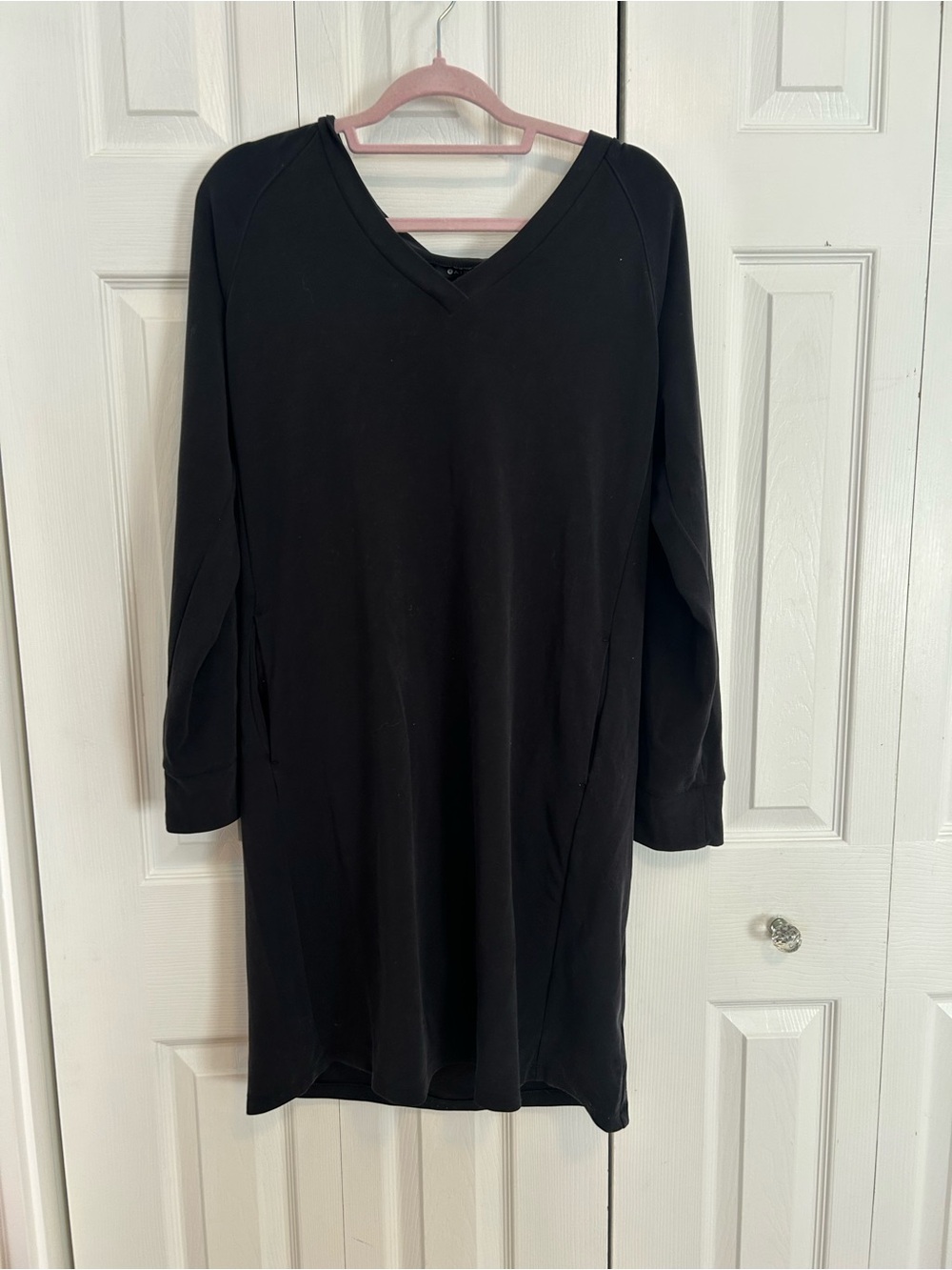 Athleta Black V-Neck Long Sleeve Women’s Dress